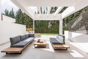 Amazing new house by the beach